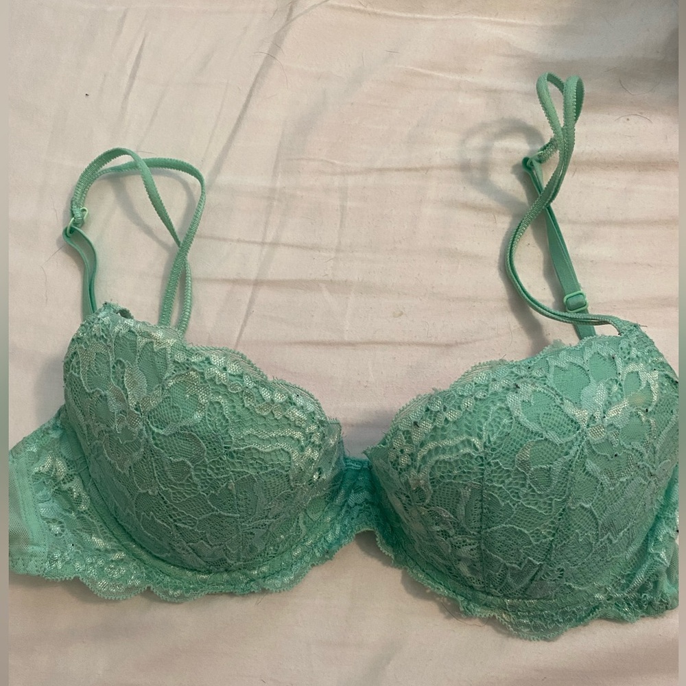 PINK bra — 36B lace sea foam